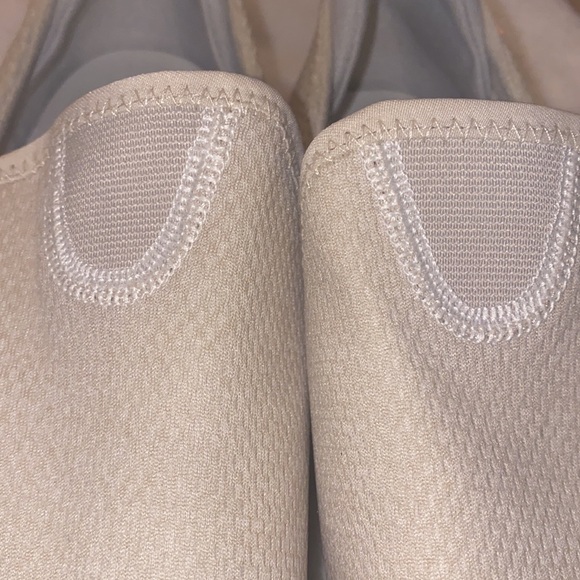 New balance, beige,/Tan slip On Sneakers size 9 - Picture 5 of 11